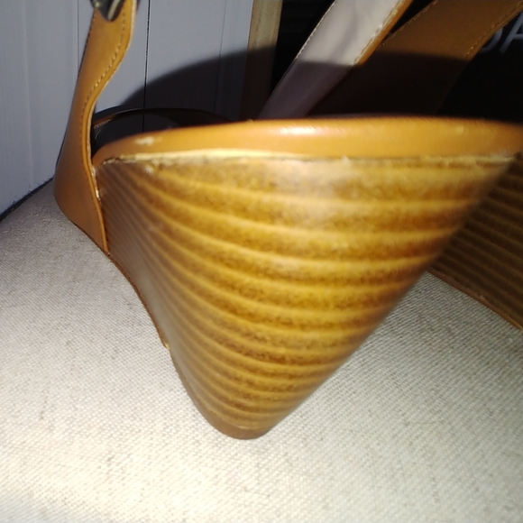 BCBG camel wedge-heeled sandals - Picture 6 of 8